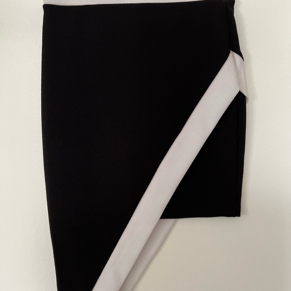 Asymmetrical black/white skirt